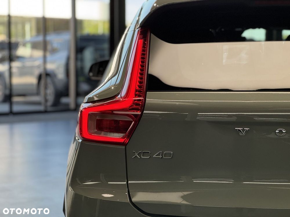 Volvo XC 40 B4 Plus Dark - 39