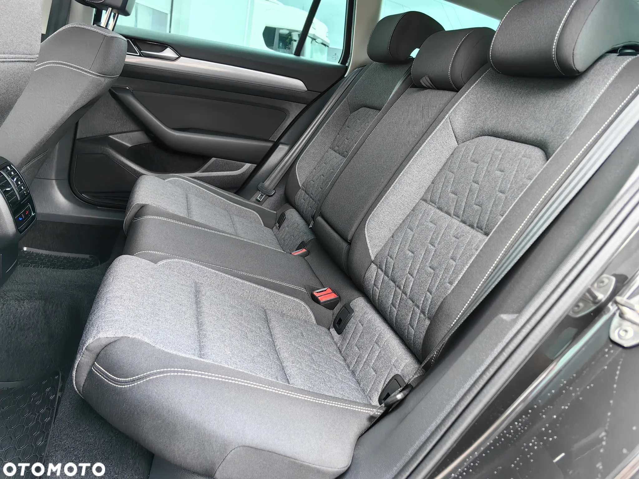Volkswagen Passat Variant 1.5 TSI OPF DSG Highline - 30