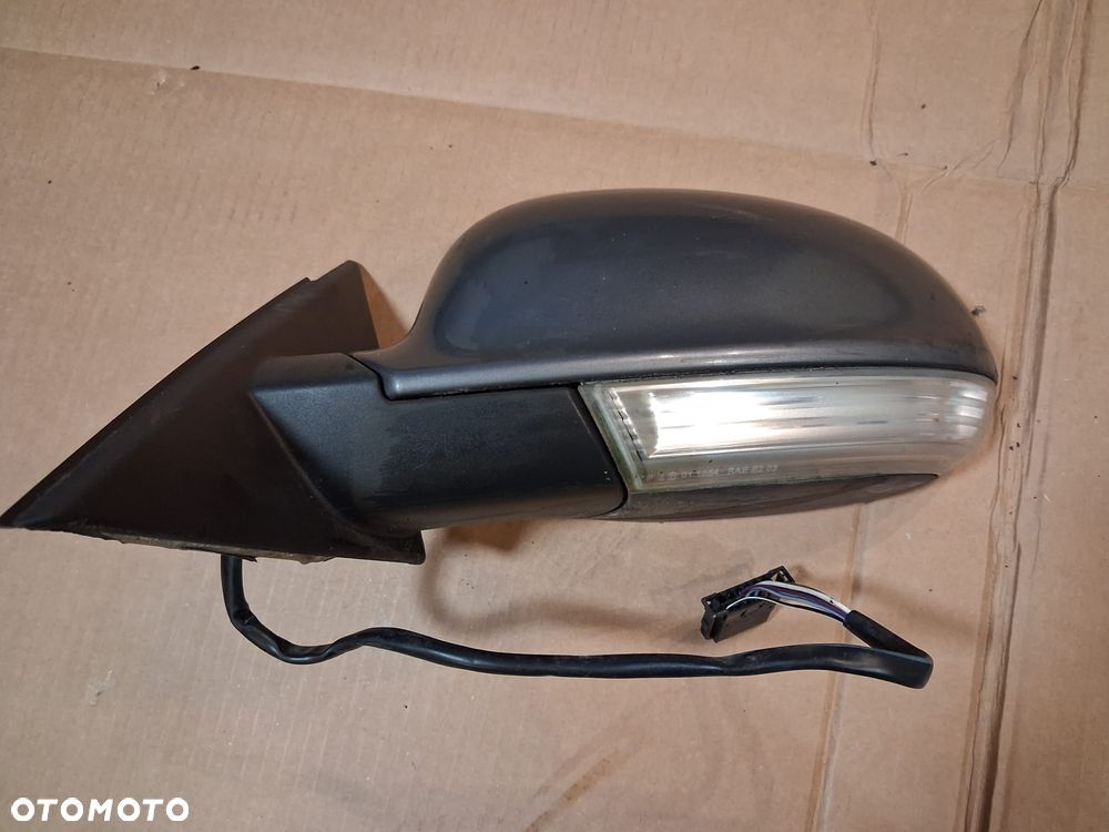 Lusterko PASSAT B5 LIFT lewe 7 PIN kierunek bez szkła OE - 1