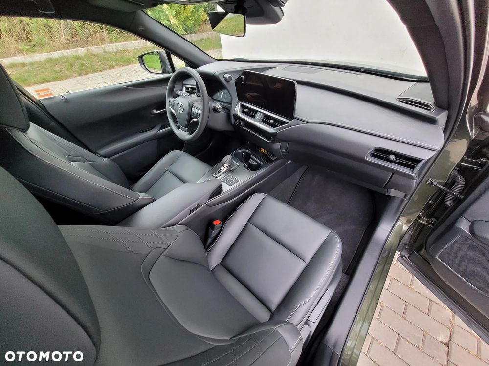 Lexus UX 300h F Sport Design - 4