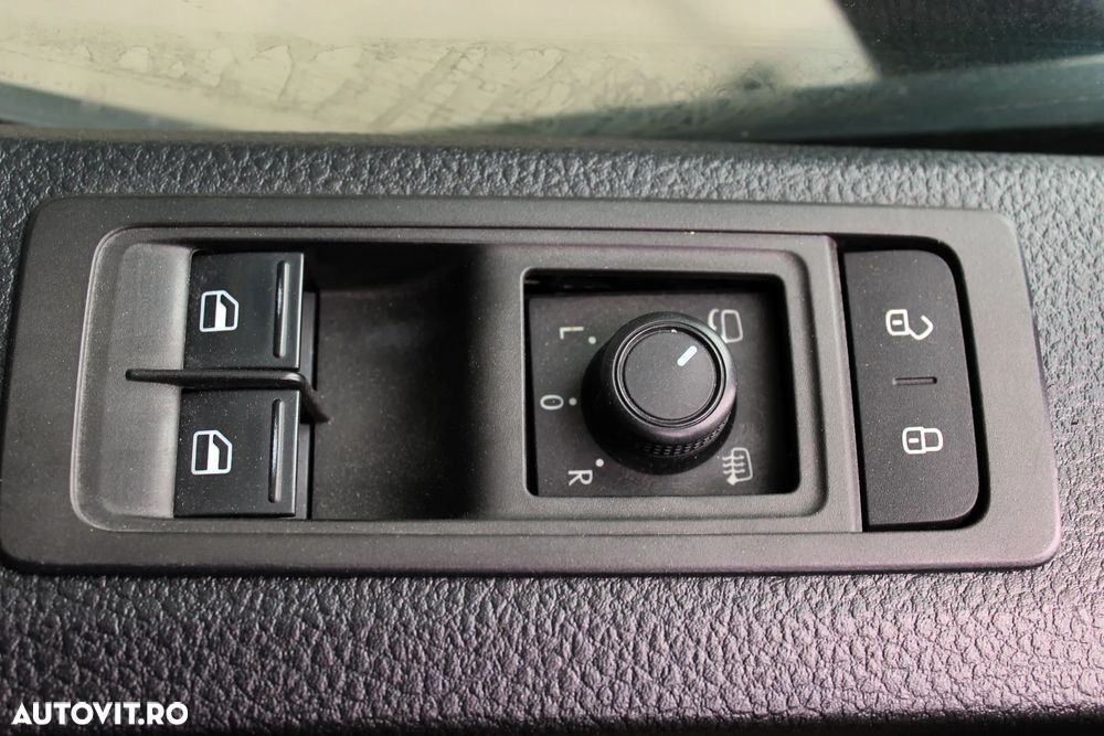 Volkswagen Caravelle - 17