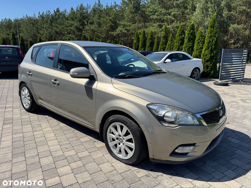 Kia Ceed 1.6 Crdi Comfort + - 1