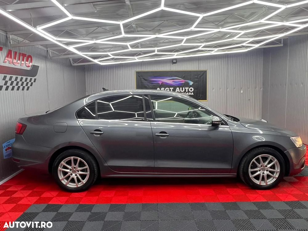 Volkswagen Jetta - 21