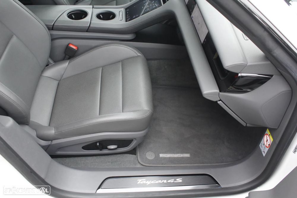 Porsche Taycan 4S - 24