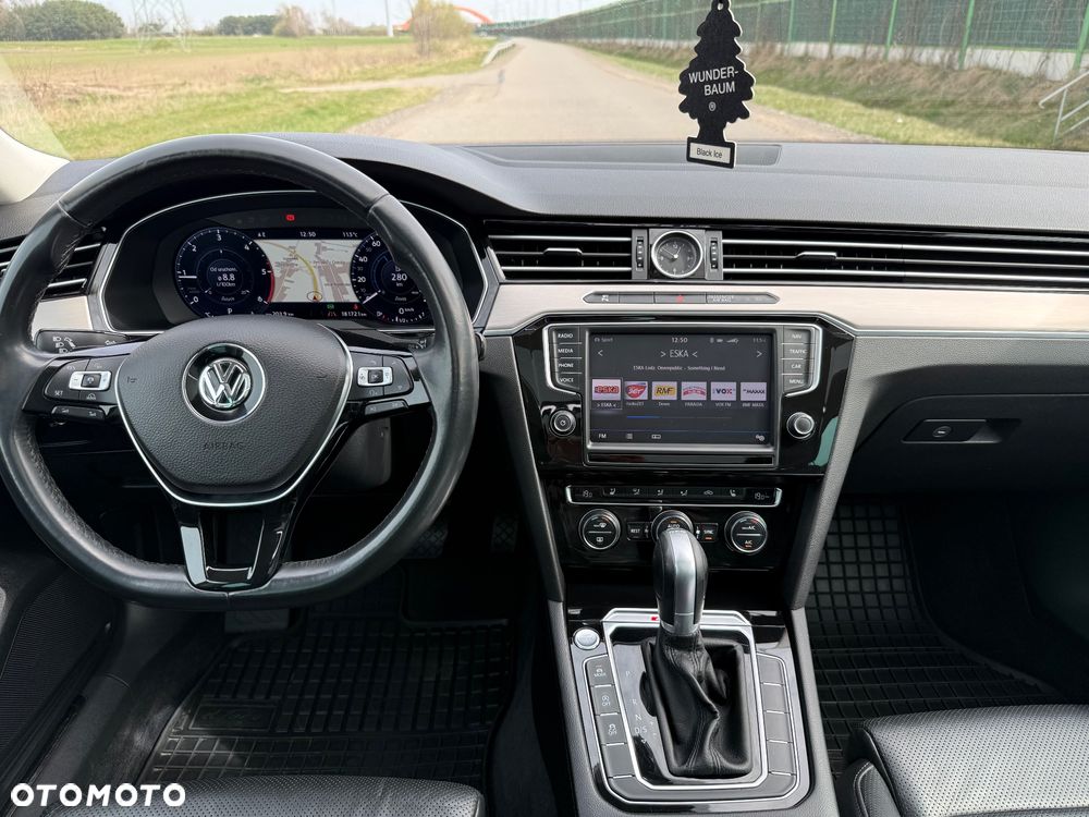 Volkswagen Passat - 25