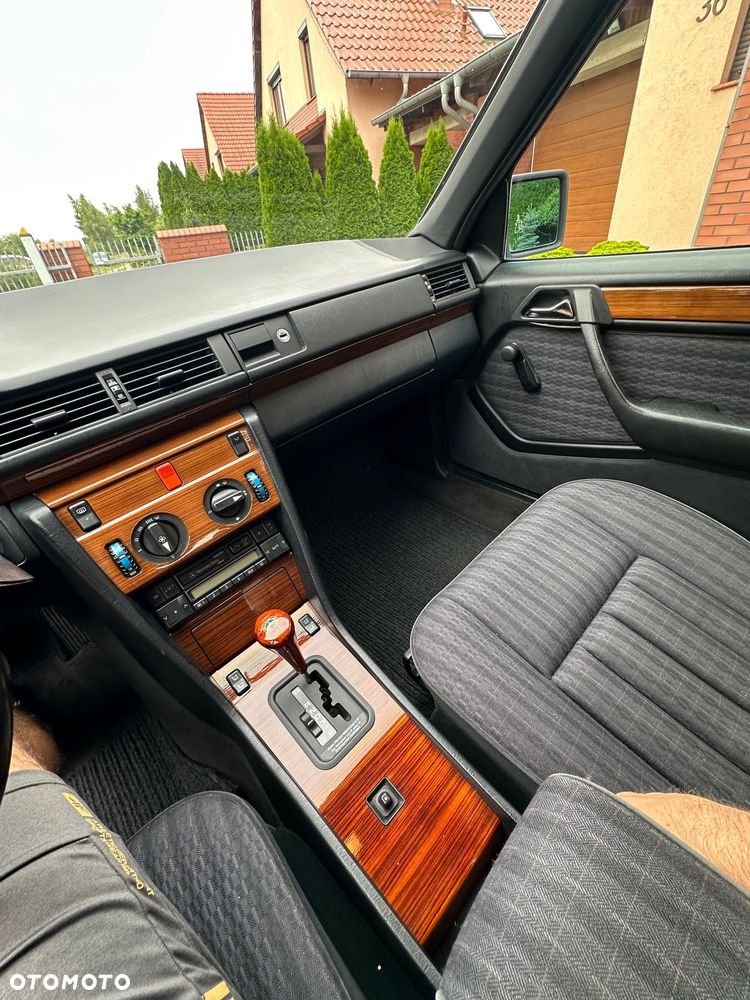Mercedes-Benz W124 (1984-1993) - 24