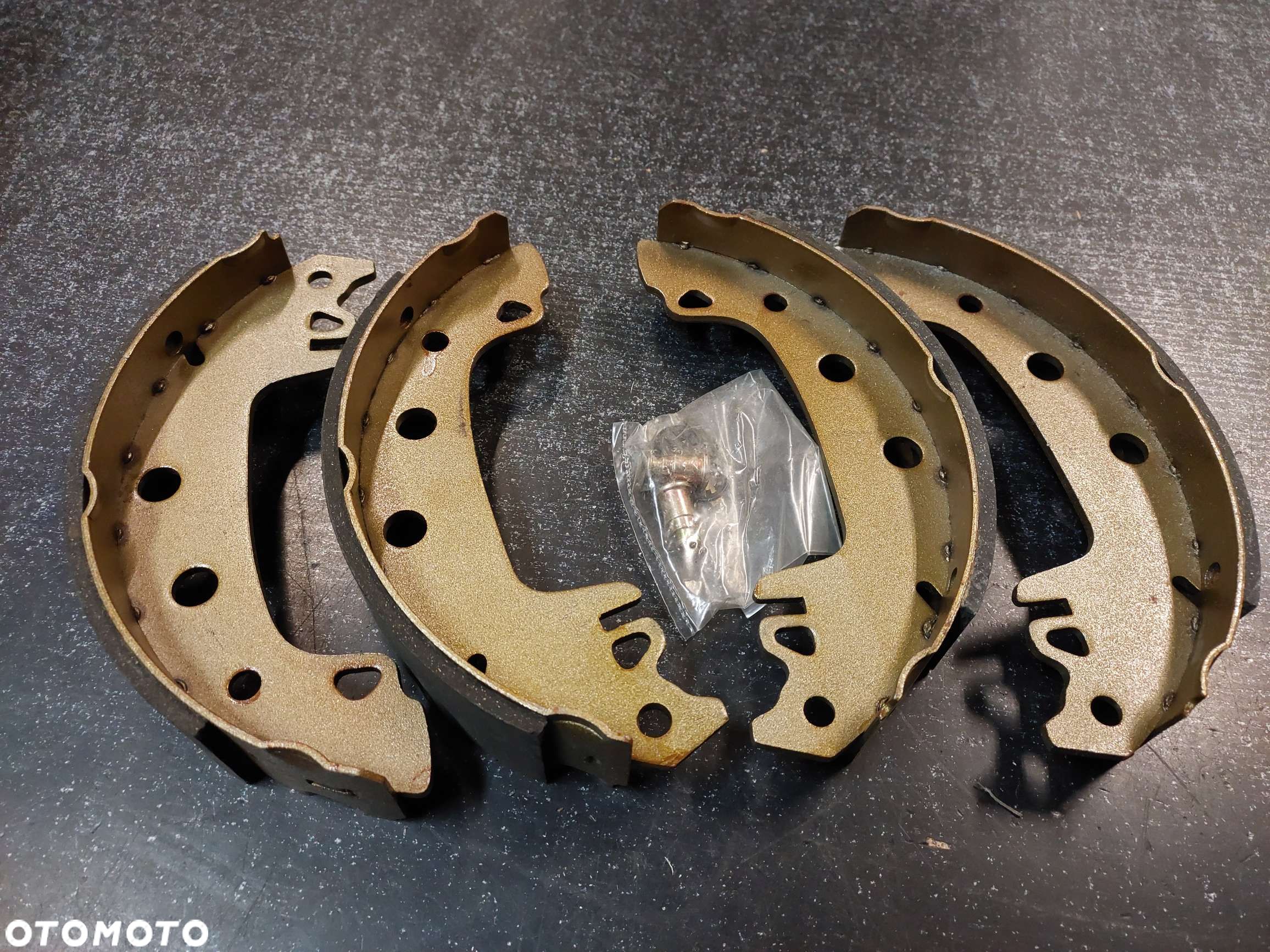 SZCZĘKI HAMULCOWE ALFA ROMEO 33; ARO 10, 240-244; CITROEN C15, C15/MINIVAN; DACIA NOVA; FIAT 131, 132, ARGENTA; PEUGEOT 304, 305 I, 305 II; RENAULT 12, 15, 17, 18 1.0-3.1D 03.70-12.06 - 1