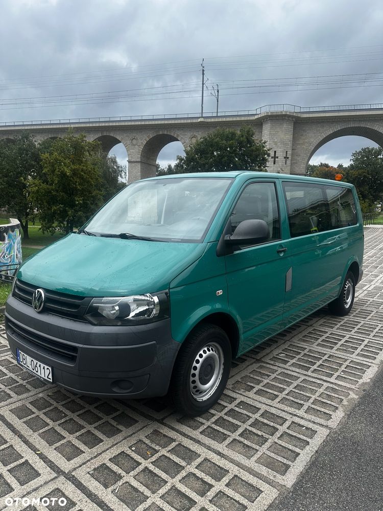 Volkswagen Caravelle - 1