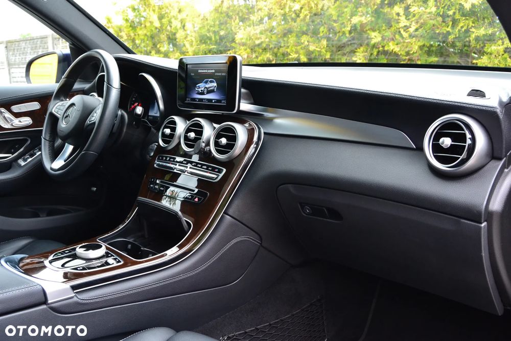 Mercedes-Benz GLC 300 4Matic 9G-TRONIC Exclusive - 22