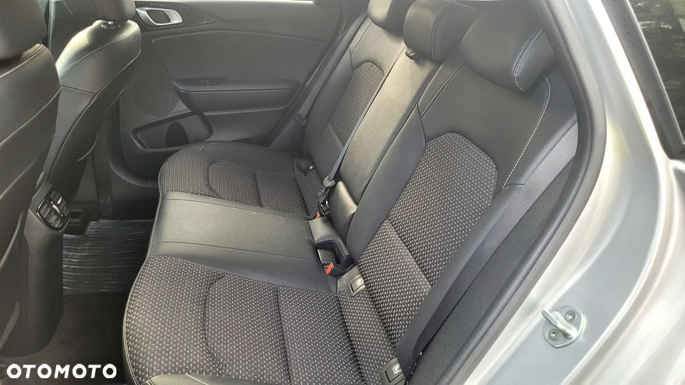 Kia Ceed 1.5 T-GDI L Business Line - 24