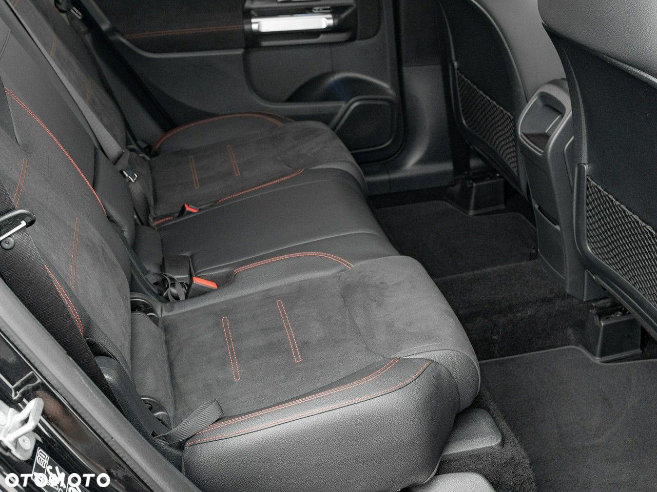 Mercedes-Benz GLB 200 d 4-Matic AMG Line 8G-DCT - 33