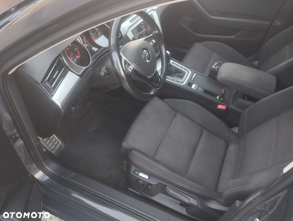 Volkswagen Passat 2.0 TDI SCR DSG Comfortline - 5