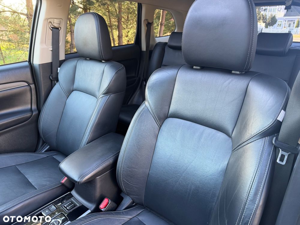 Mitsubishi Outlander 2.0 Instyle SDA 4WD CVT - 23