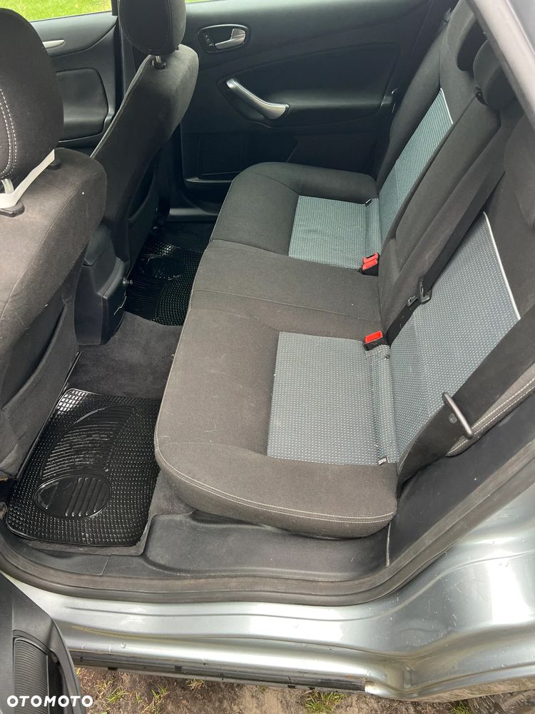 Ford Mondeo 2.5 Ghia - 15