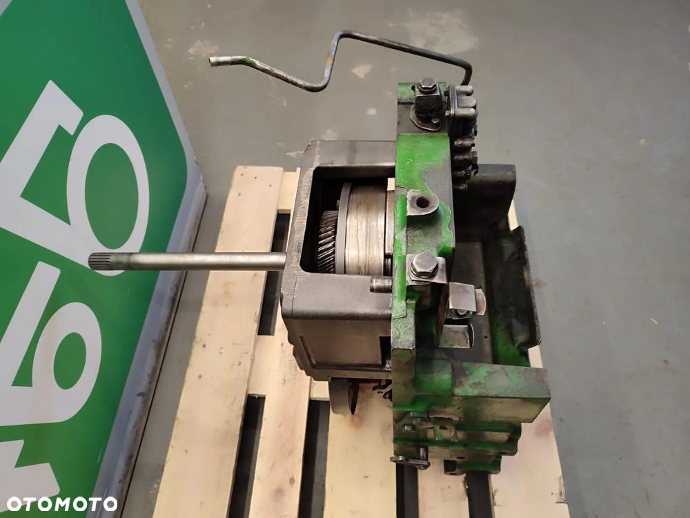 WOM   R134308  R129652   JOHN DEERE 6810 - 8