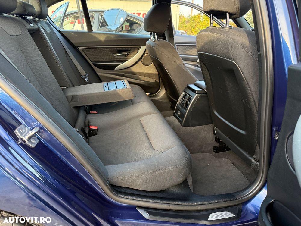 BMW Seria 3 320d M Sport - 8