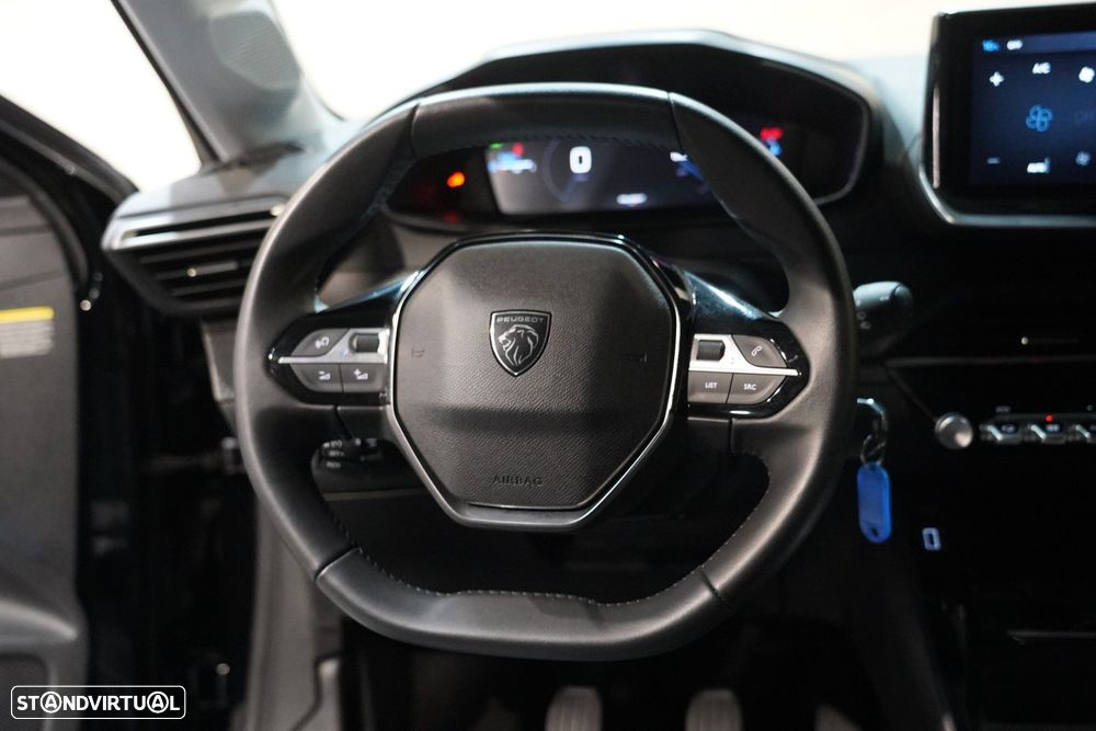 Peugeot 208 - 33