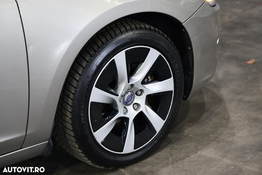 Volvo V60 D6 Plug-In-Hybrid AWD Geartronic Momentum - 33