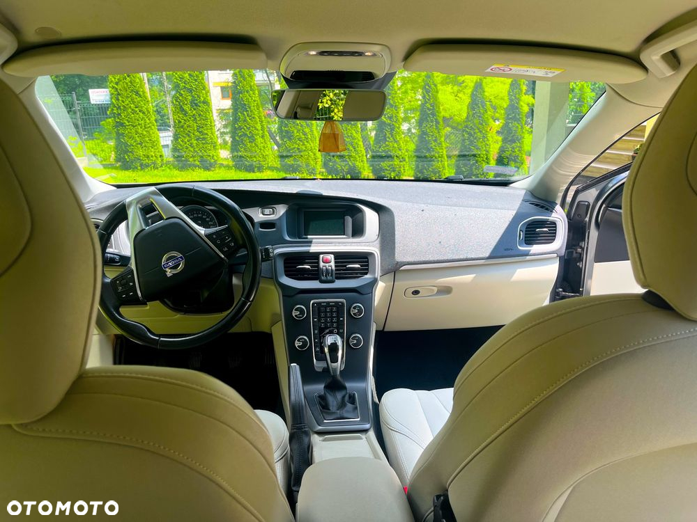 Volvo V40 D3 Momentum - 10
