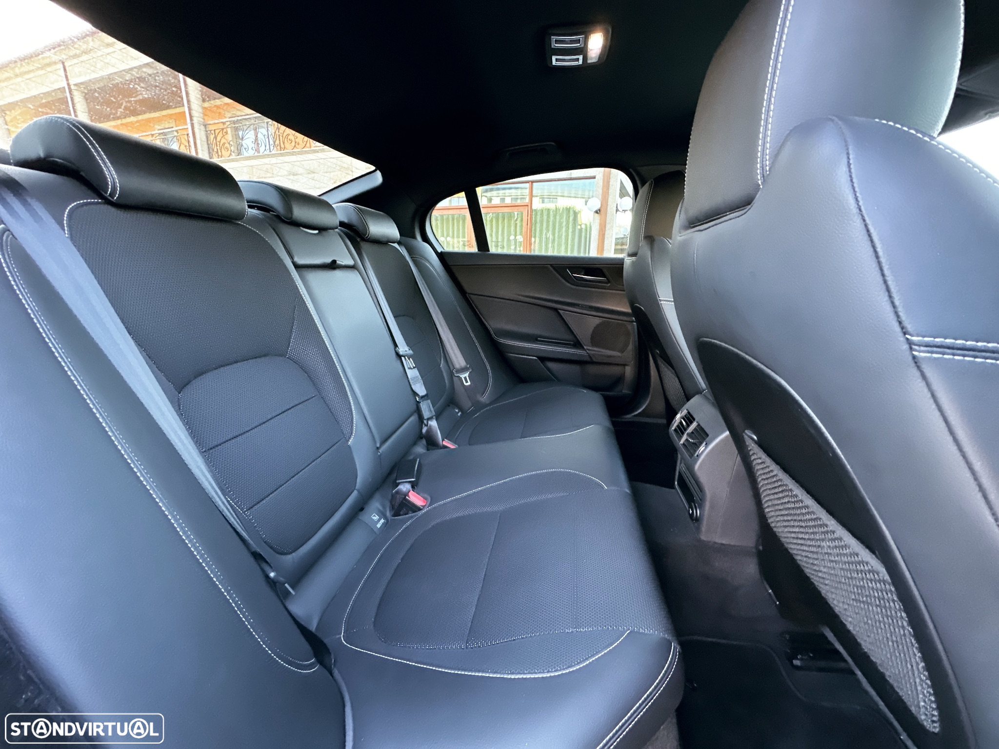 Jaguar XE 2.0 D R-Sport AWD Aut. - 10
