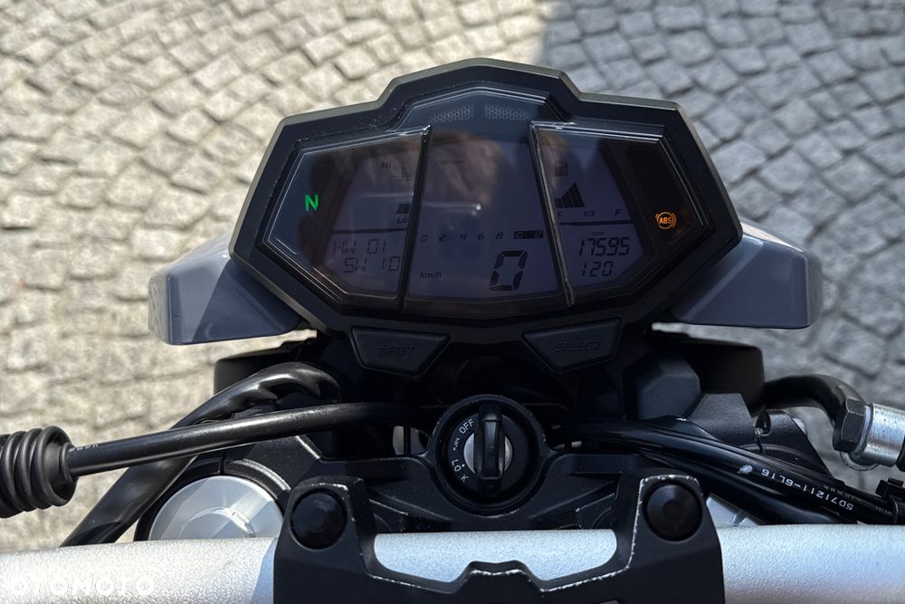Yamaha MT - 24