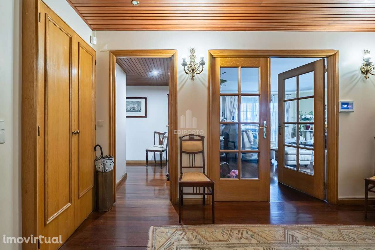 Apartamento T4, em zona Prime de Gaia, na Rua de D.Dinis. - Grande imagem: 2/23