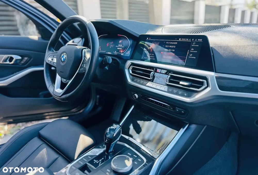 BMW Seria 3 330i M Sport - 17