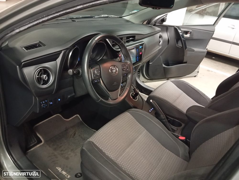 Toyota Auris 1.8 HSD Comfort +P.Sport+Navi - 11