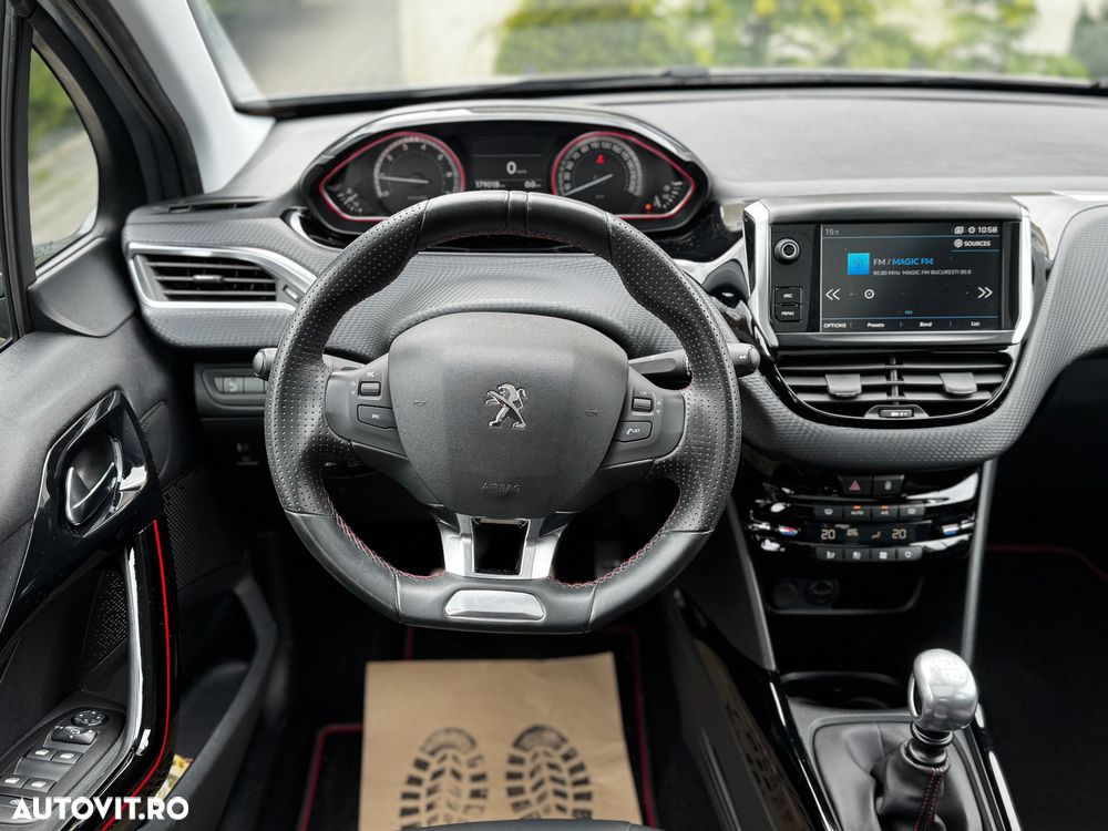 Peugeot 2008 1.2 PureTech Turbo S&S GT-Line - 8