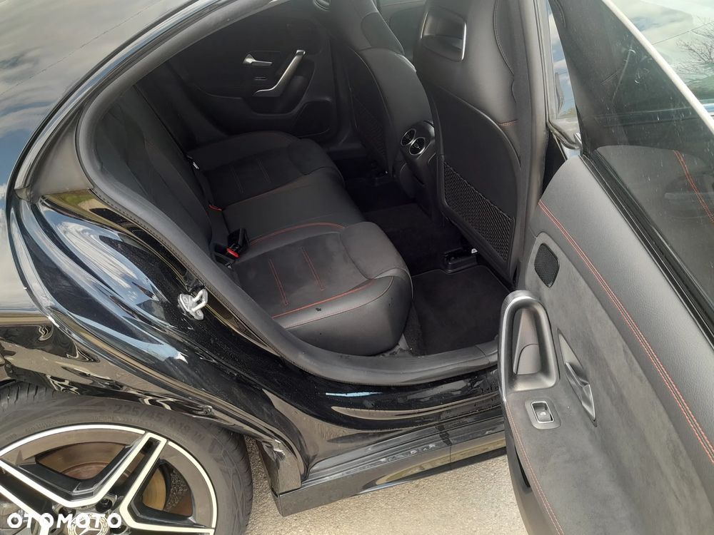 Mercedes-Benz CLA 200 7G-DCT AMG Line - 29