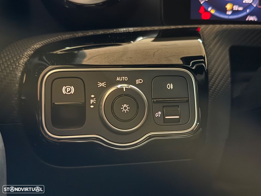Mercedes-Benz A 250 Limousine e 8G-DCT AMG Line - 27