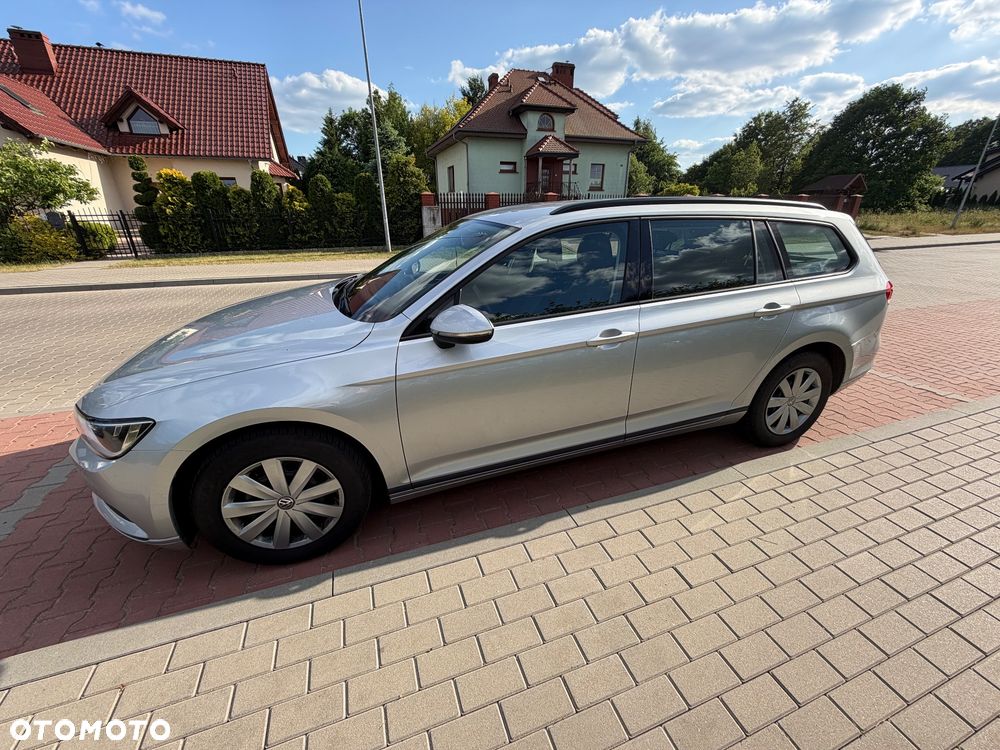Volkswagen Passat 2.0 TDI SCR Trendline - 4