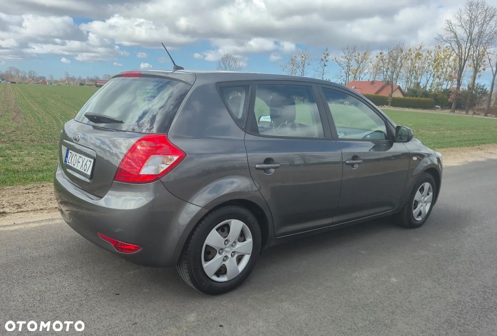 Kia Ceed 1.4 Comfort + - 7