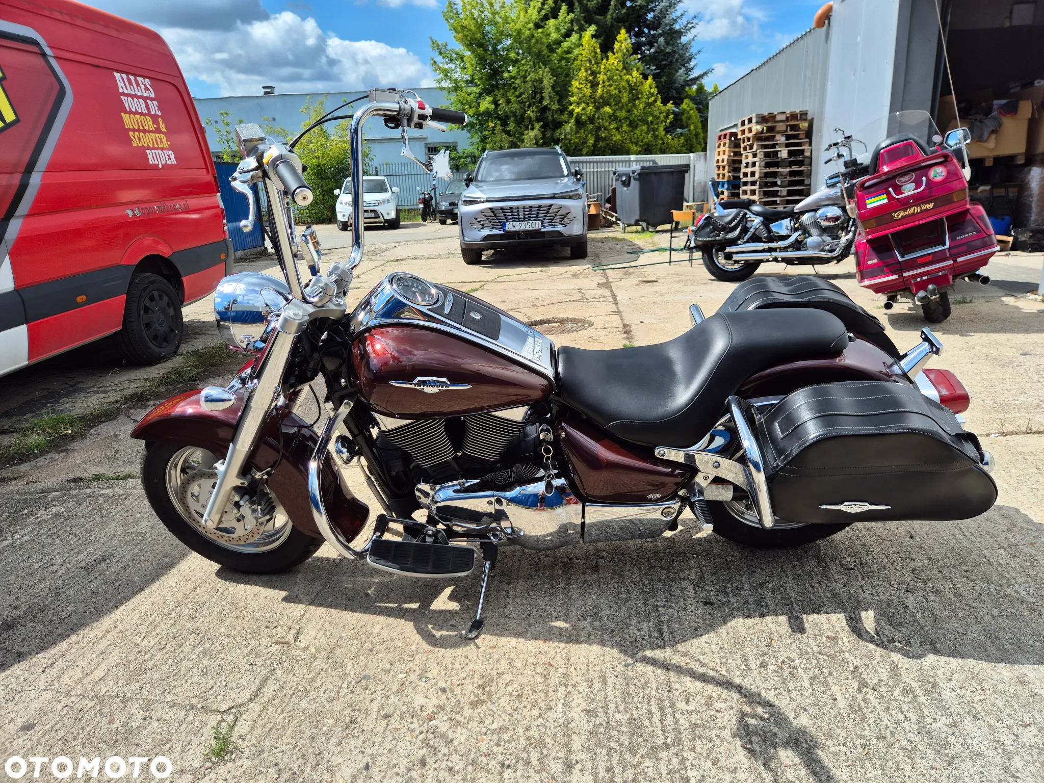 Suzuki Intruder - 10