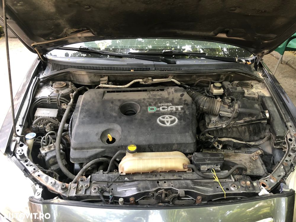 Dezmembrez Toyota Avensis break facelift T25 2006 gri 2.2 diesel - 5