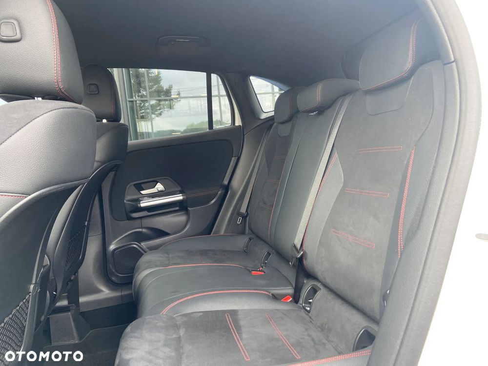 Mercedes-Benz GLA 200 AMG Line - 9