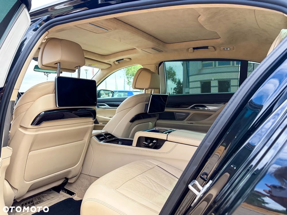 BMW Seria 7 750Li xDrive - 15