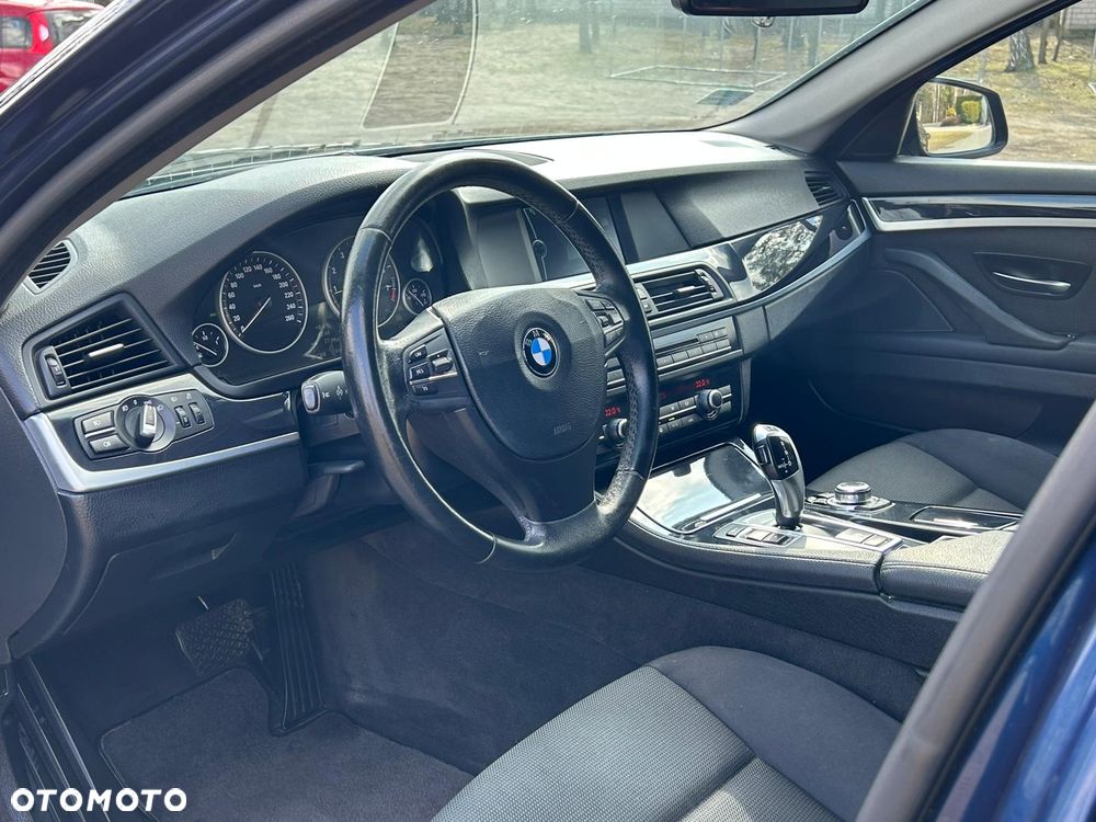 BMW Seria 5 528i xDrive - 15