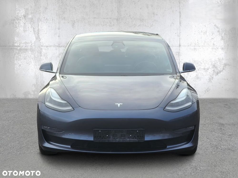 Tesla Model 3 - 3