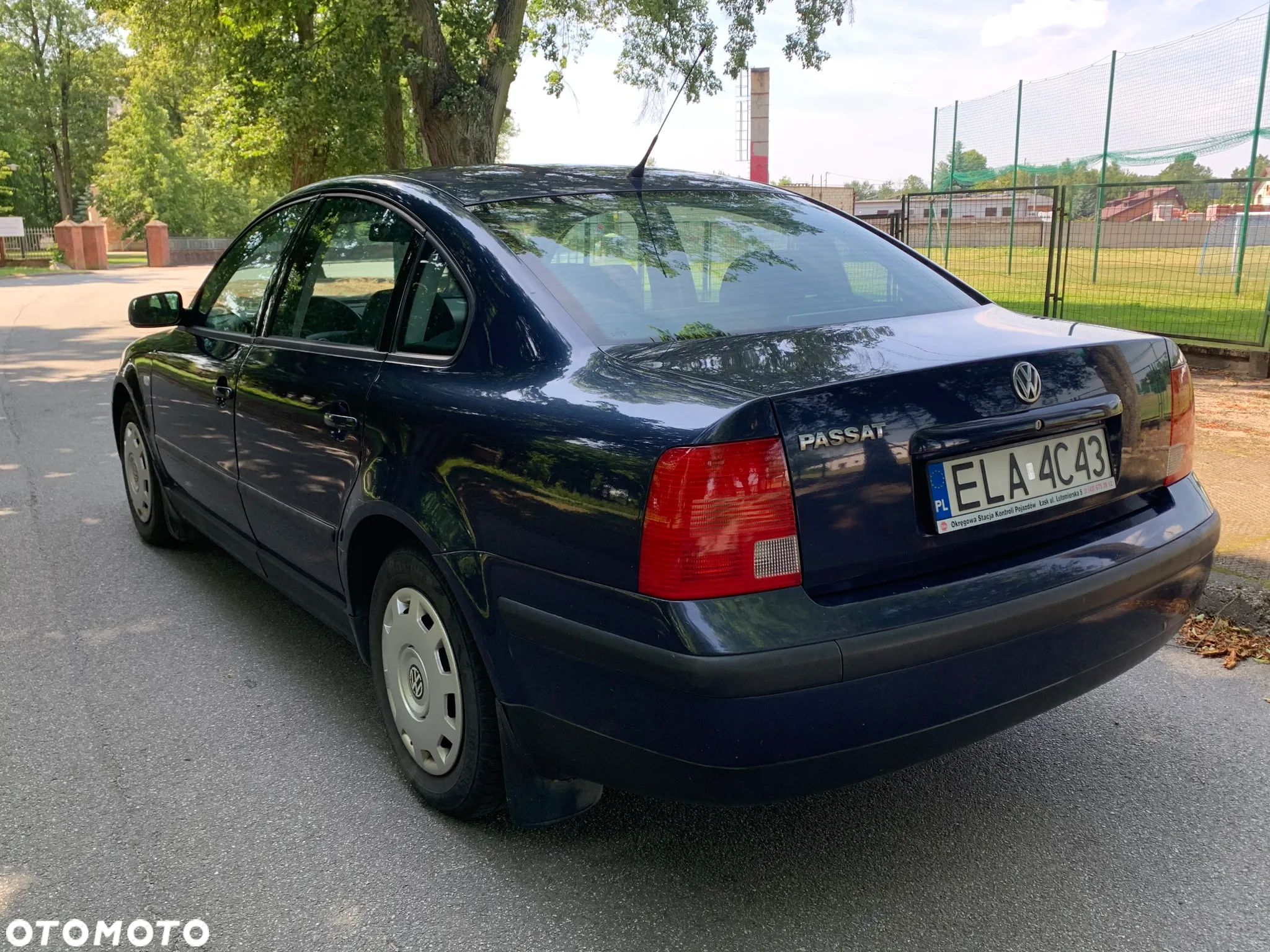 Volkswagen Passat 1.6 - 4