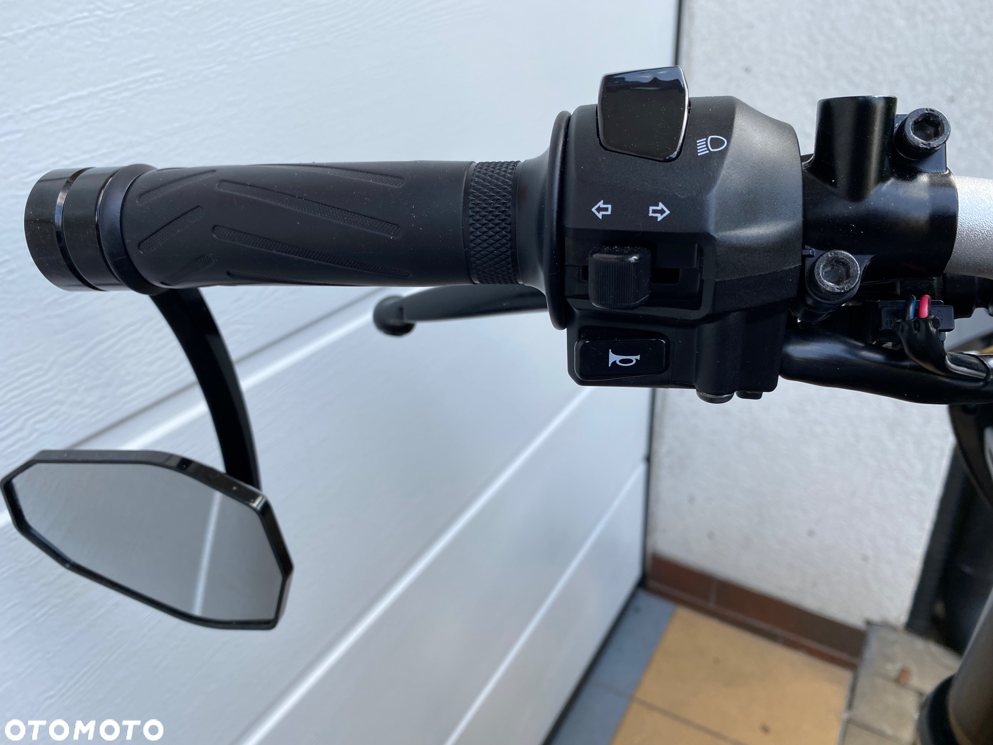 Yamaha MT - 8