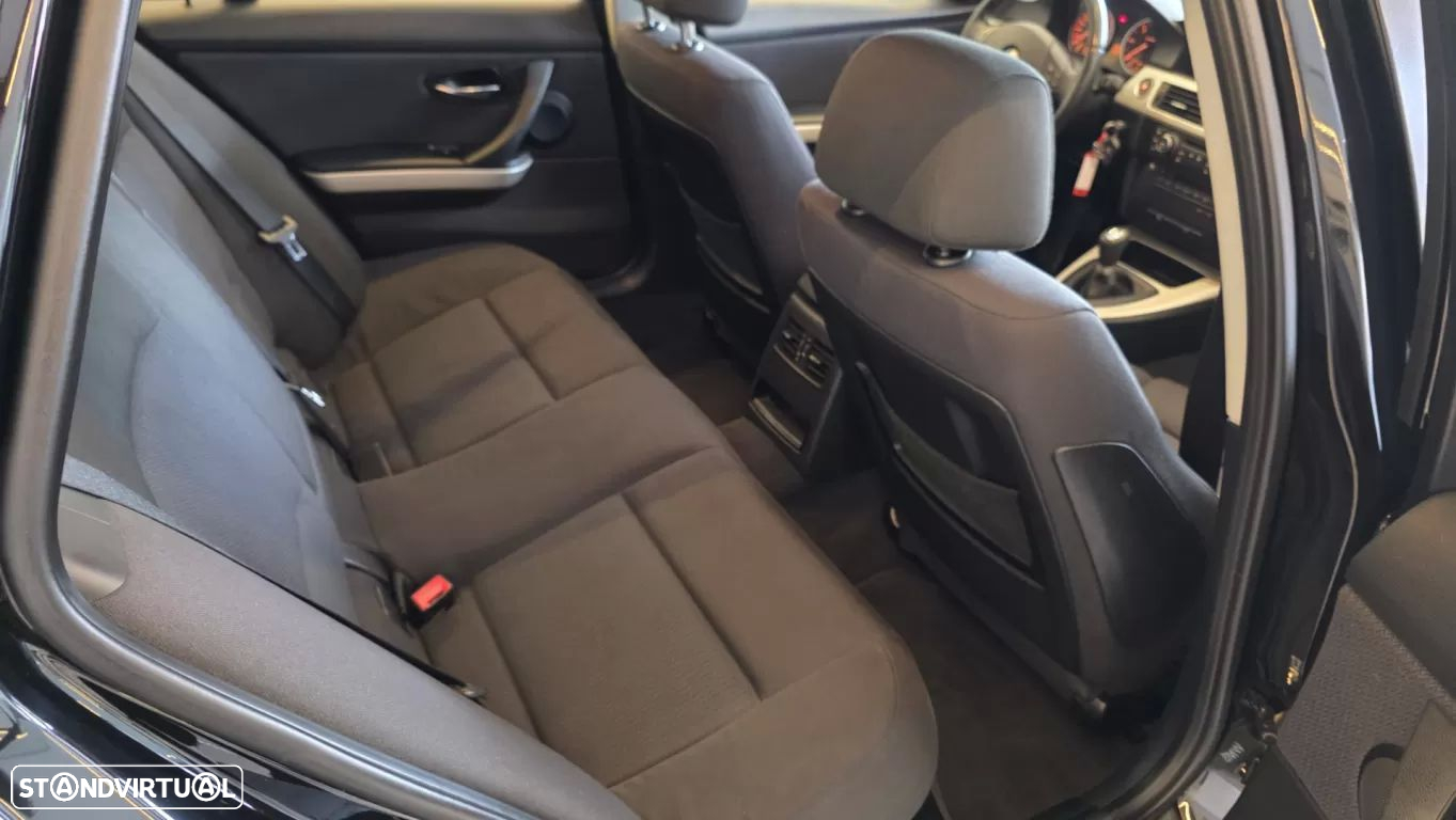 BMW 318 d Touring Navigation Sport - 39