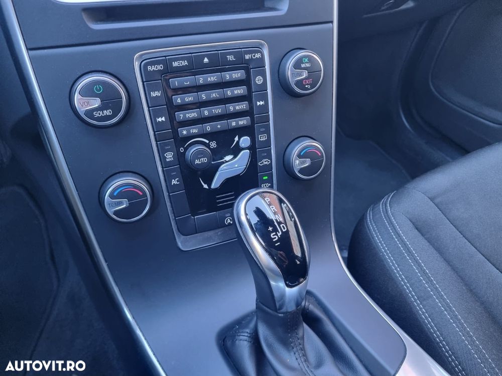 Volvo V60 Cross Country D4 AWD Geartronic - 4