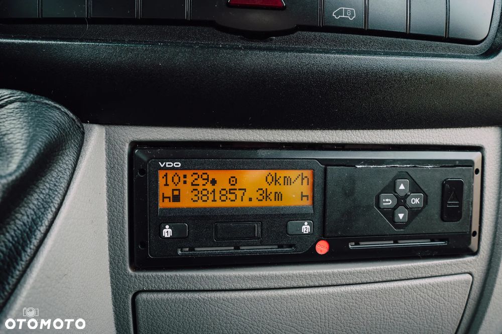 Mercedes-Benz 519 - 20