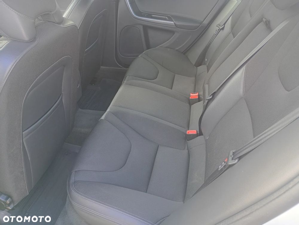 Volvo S60 D3 Geartronic Momentum - 19