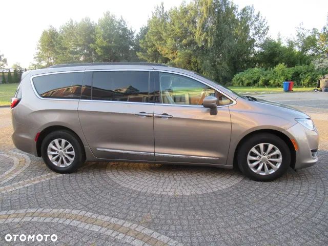Chrysler Pacifica - 10