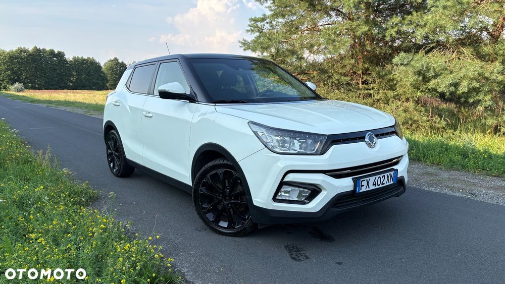 SsangYong/KGM Tivoli e-XGi 160 2WD Black+White - 6