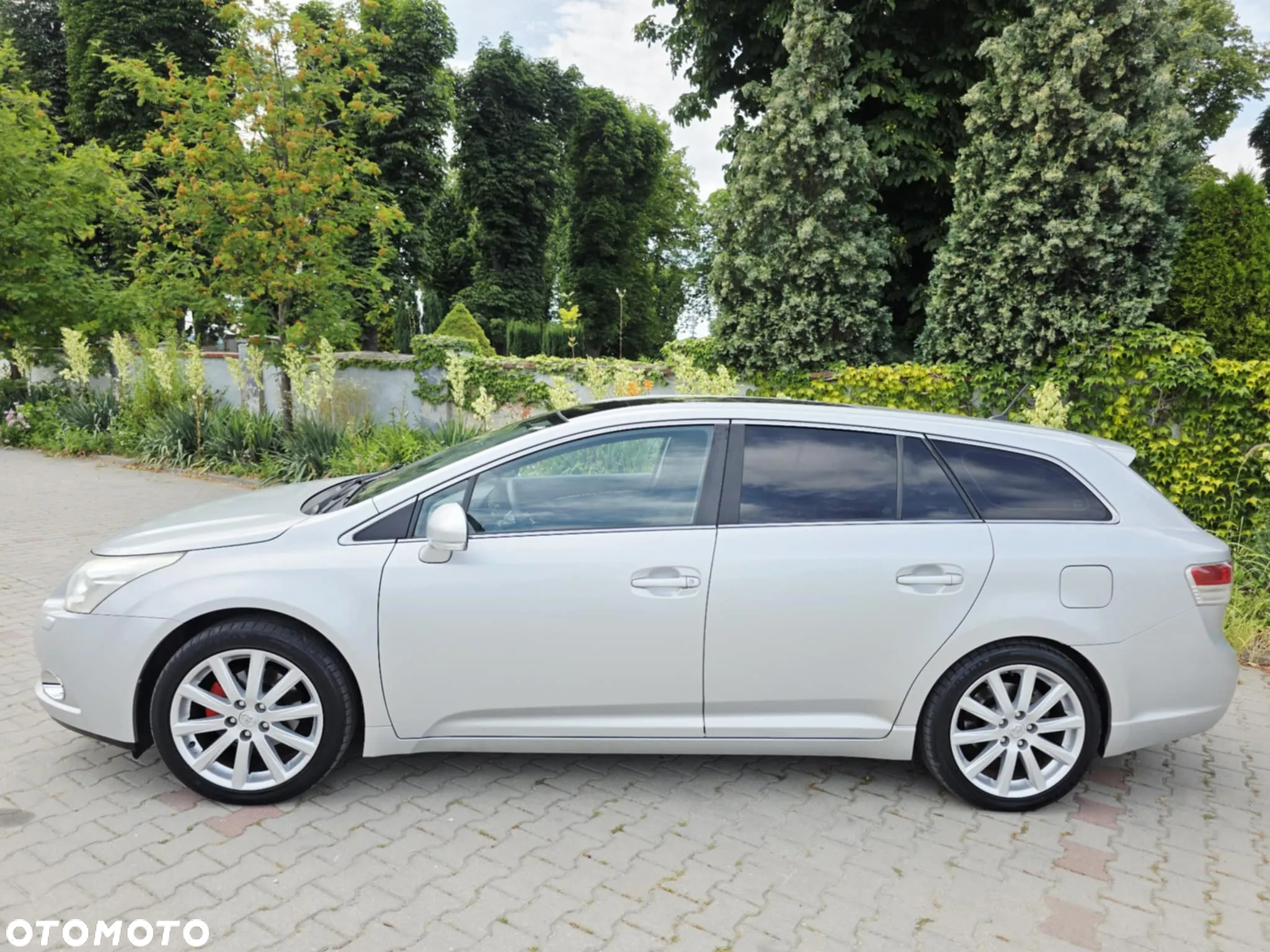 Toyota Avensis - 13