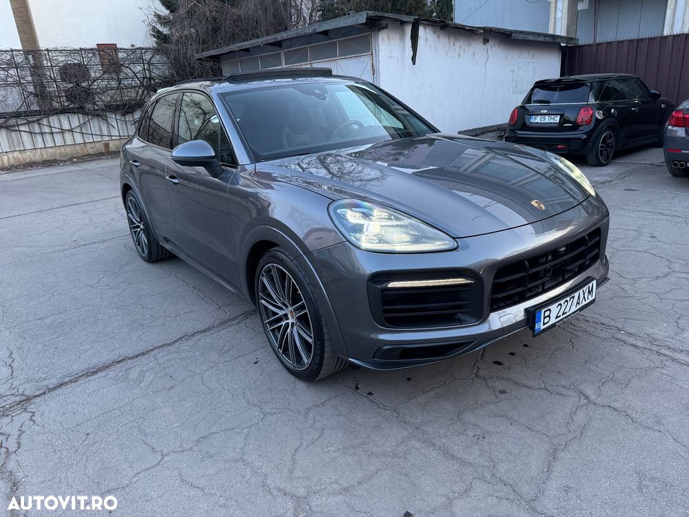 Porsche Cayenne - 1