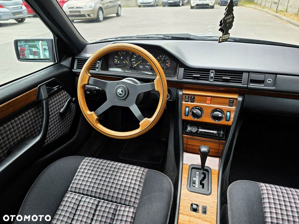 Mercedes-Benz W124 (1984-1993) - 16